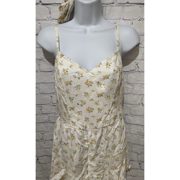 NWT Hollister white and yellow daisy floral Shorts romper W Matching Hair Tie M - Picture 2 of 9